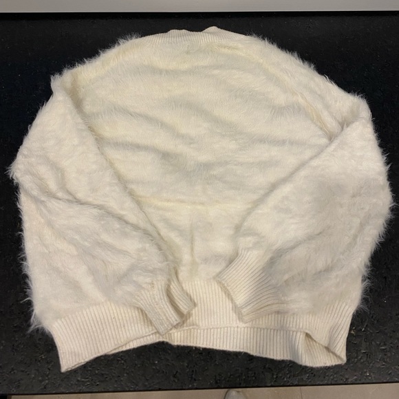 URBAN OUTFITTERS fuzzy sweater - Picture 4 of 6